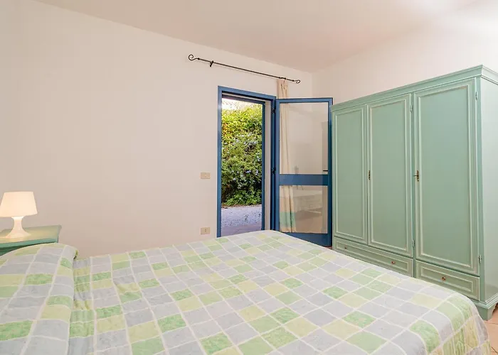 In With Swimming Pool In Cala Girgolu شقة فندقية