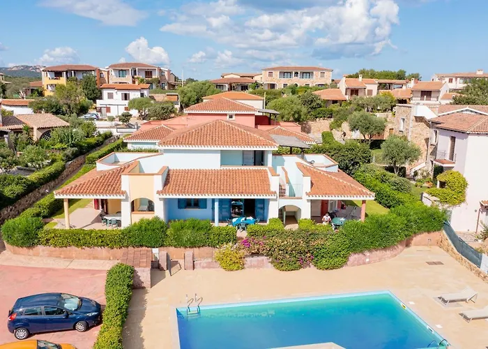 In With Swimming Pool In Cala Girgolu 3* مونتي بيتروسو
