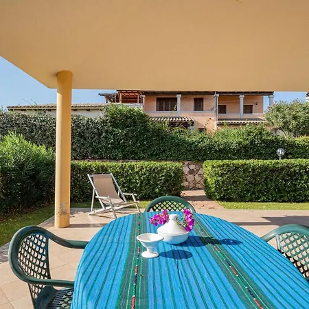 In With Swimming Pool In Cala Girgolu Apartmanhotel 3*
